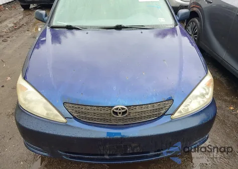 2002 Toyota Camry Le z USA, uszkodzony, nr VIN 4T1BE32K92U578261